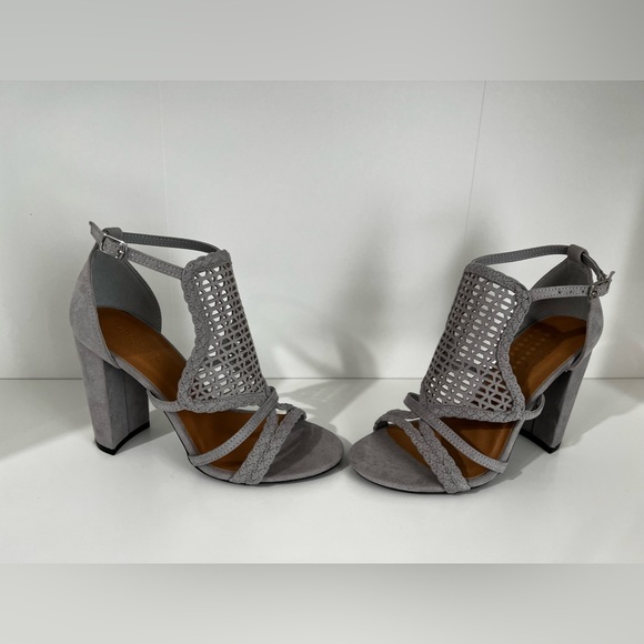 Charlotte Russe Grey block heels - Picture 2 of 5